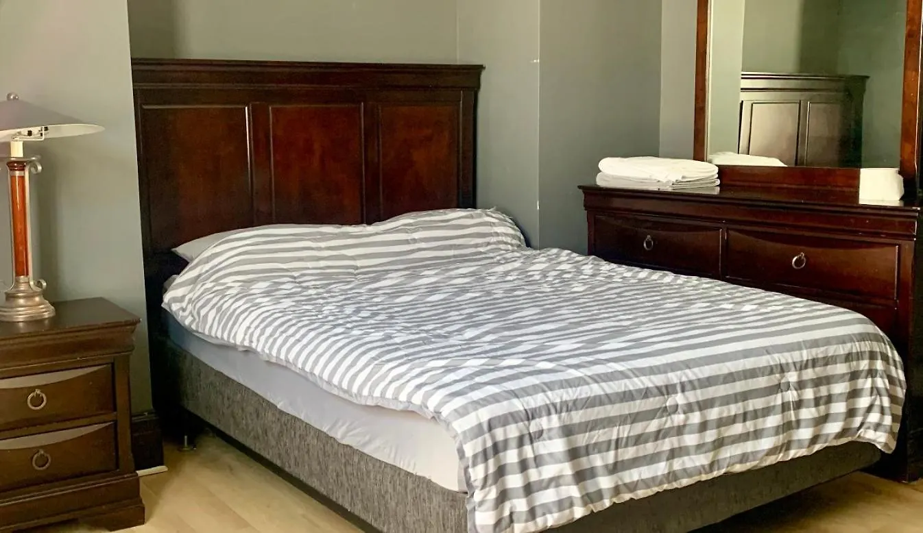 Centrally Located Blue House Halifax Apartament