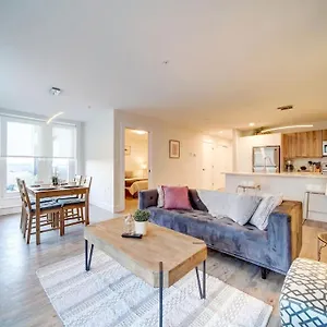 Luxurious Modern 2br Sleeps 5 Coffee, Ac, Wifi Halifax